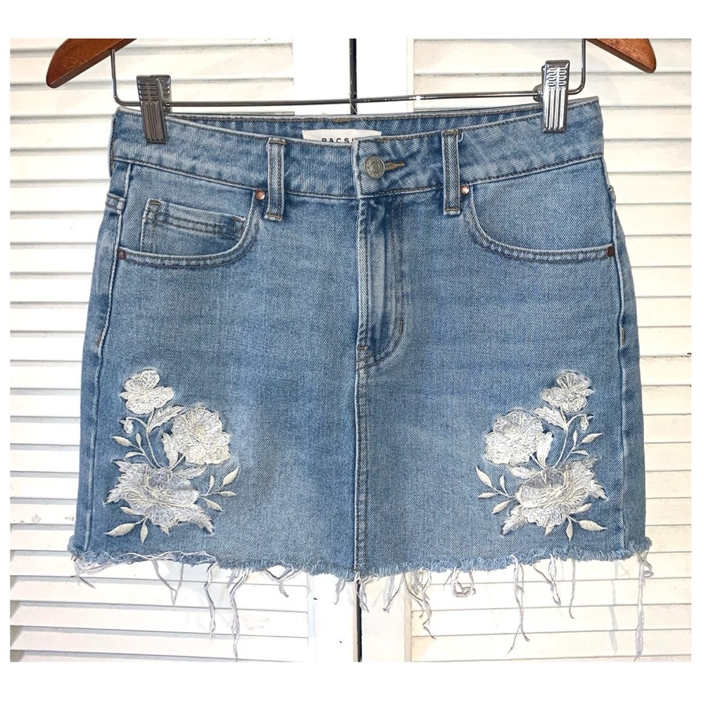 Pacsun Mini denim Skirt with white floral embroidery size 25 women’s
